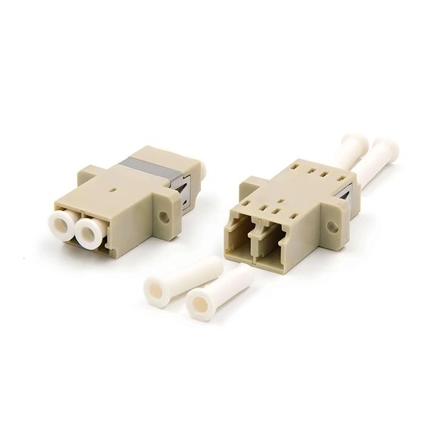 What are the methods for splicing optical cables on utility poles 