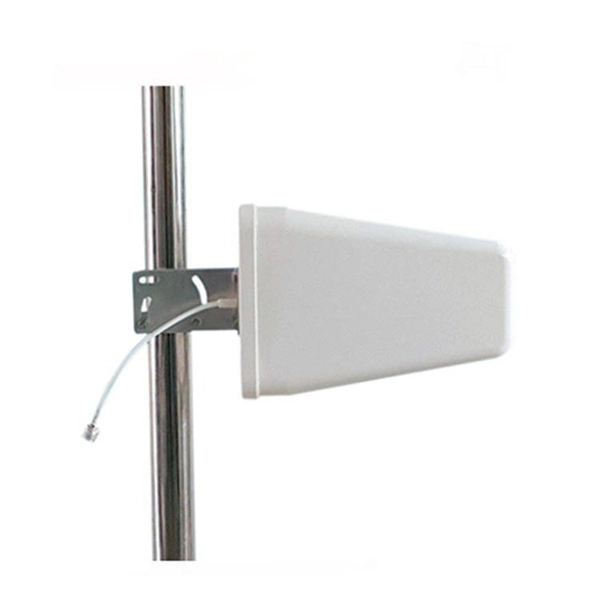 Simple power distribution box for construction sites