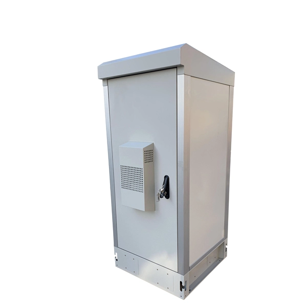How to close the circuit breaker in a three-level distribution box 