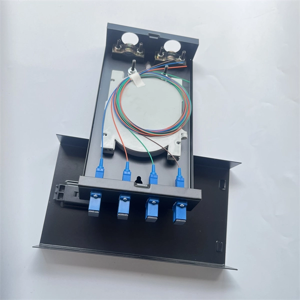 How are the optical module and RRU connected 